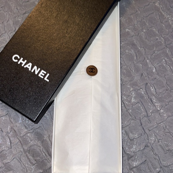 Preloved Chanel Tie excellent condition 100% Silk comes with box. - Picture 8 of 8